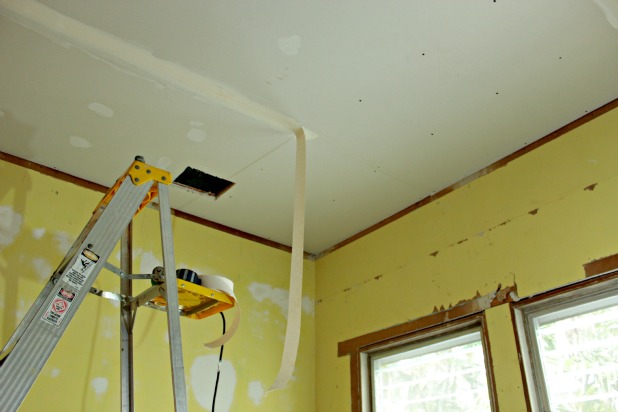 guest bedroom - finishing touches on the drywall