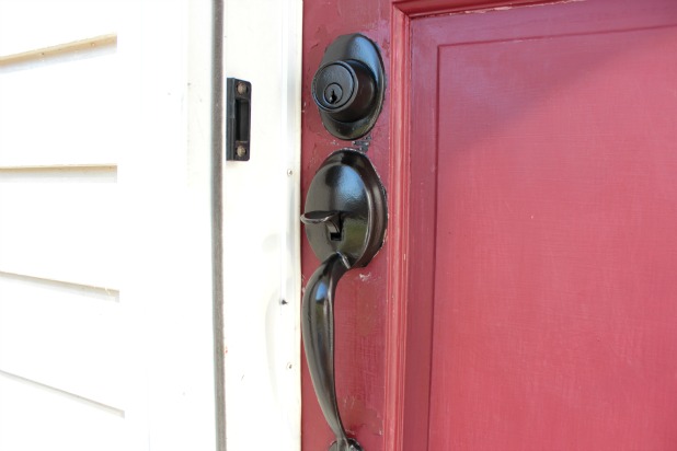 tips for anyone interested in painting door knobs without removing them