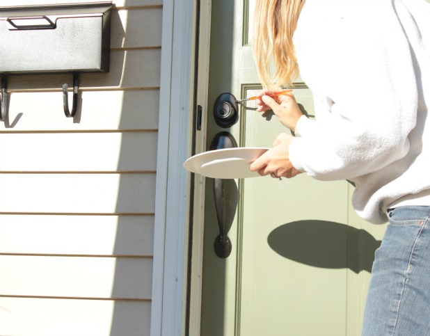 painting door knobs without removing them the space between