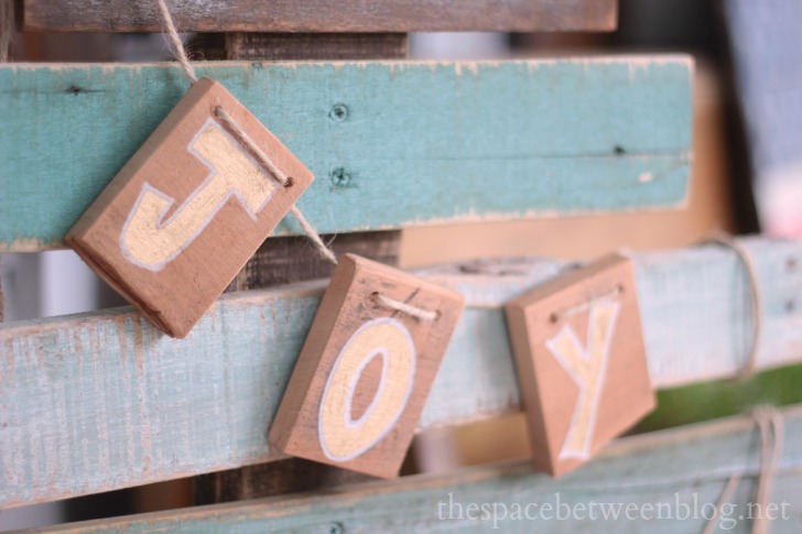 pallet wood garland