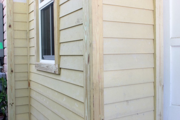 The Proper Way To Cut Vinyl Siding For Windows and Doors - ManMadeDIY